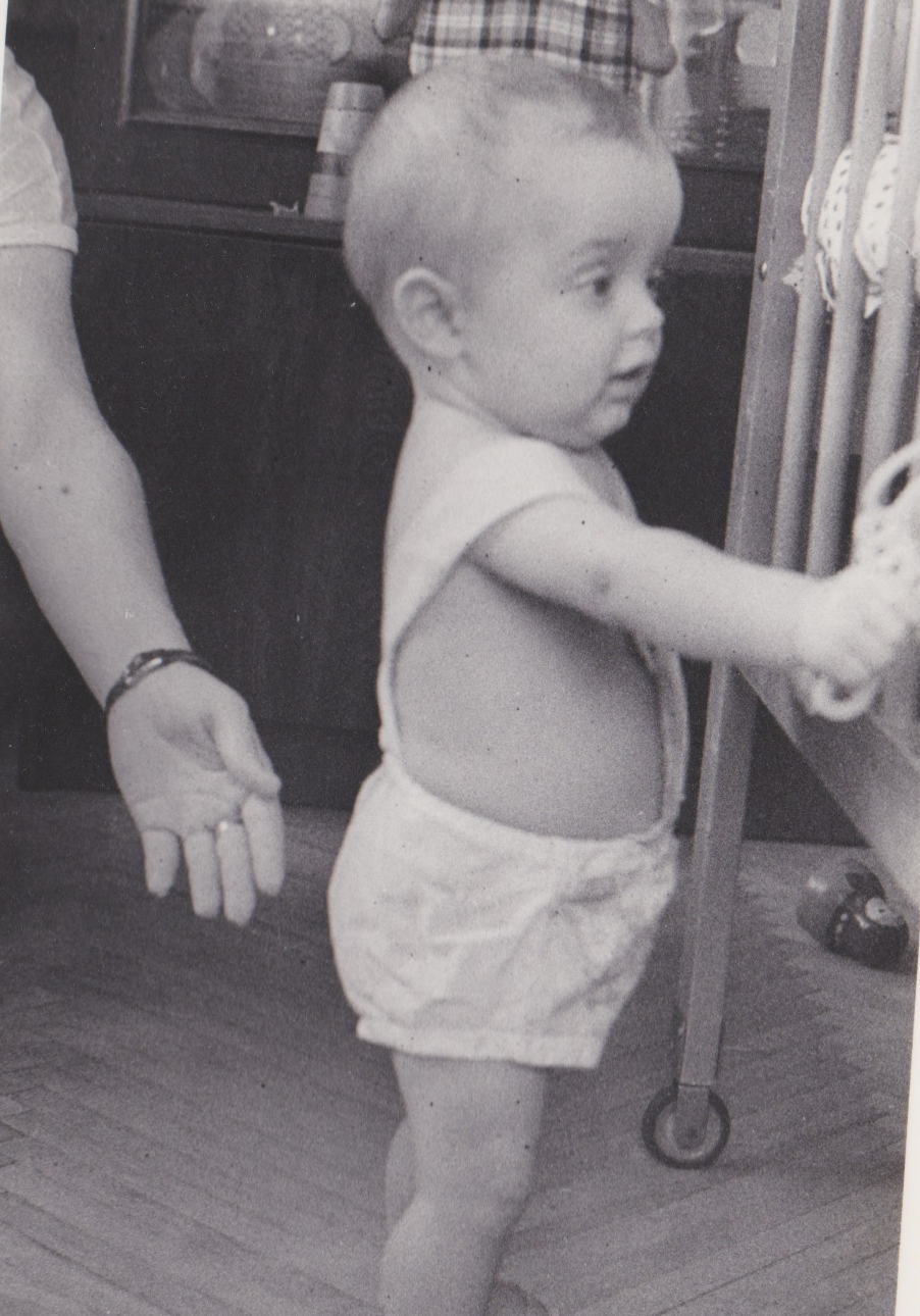 This image has an empty alt attribute; its file name is v7.png