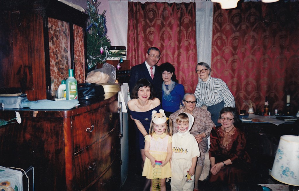 This image has an empty alt attribute; its file name is scn1590367644364.jpg